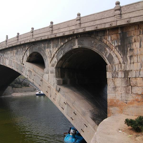 小时候,语文课本里就有这篇《赵州桥》,还是亲身来到了,看到了,体会才