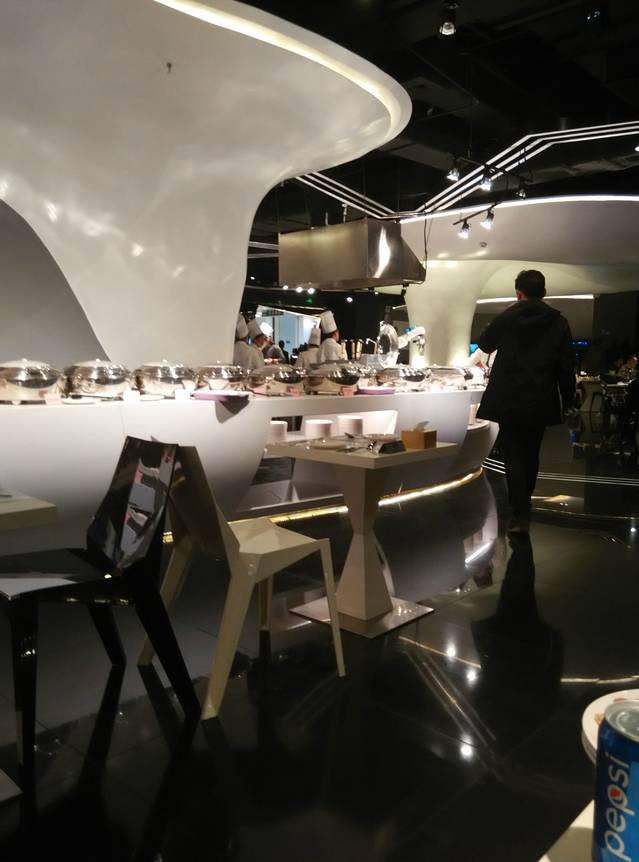 萝卜家机器人海鲜自助餐厅 