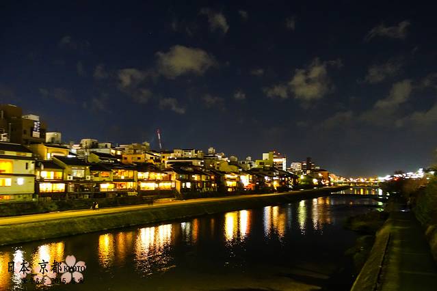 89 首页 景点详情 鸭川贯穿京都市区的一条河流,是京都的