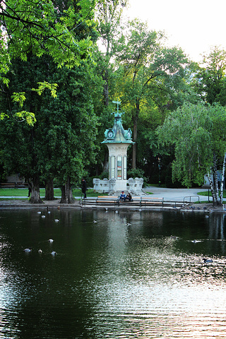 21约翰 施特劳斯的镀金铜像 是维也纳最有名的以及被拍摄最多的纪念物之一 上车买票 维也纳城市公园 评论 去哪儿攻略