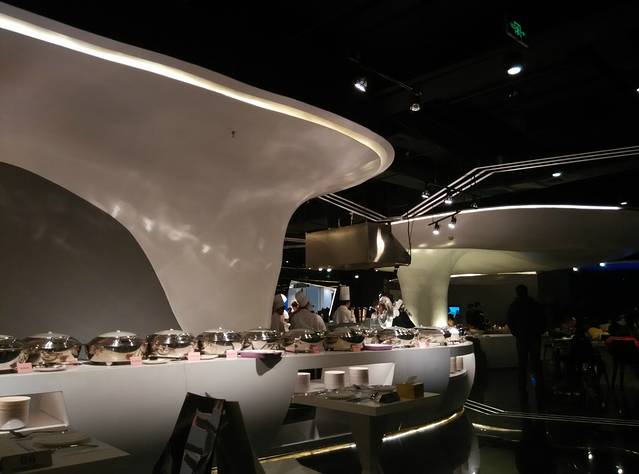 萝卜家机器人海鲜自助餐厅 