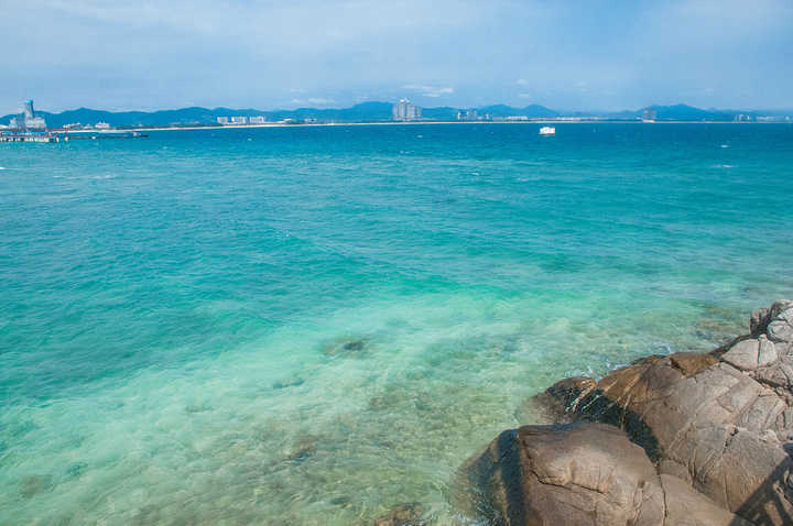 也是三亚众多旅游景点中为之不多的私人岛屿_蜈支洲岛"的评论