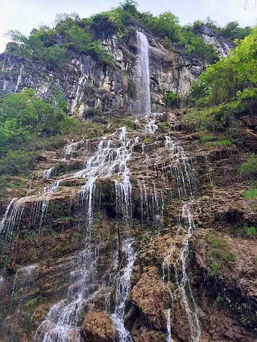 "...布有溶洞，风景很不错啊，走走停停了四个小时左右，门票现在是110元，可以在网上团购，可以少一些_华蓥山"的评论图片