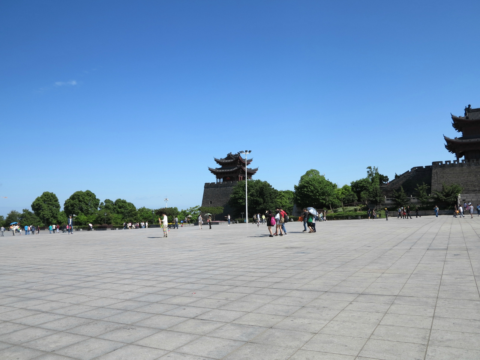 2019巴陵广场游玩攻略,让游人有了与水更加亲近的机.【去哪儿攻略】