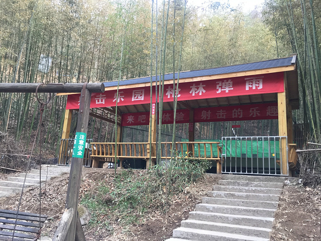 "夏季最热时,景区的温度也才20多度,再加上700-1000m的海拔,空气含氧量非常高,让人感觉很清爽_重渡沟风景区"的评论图片