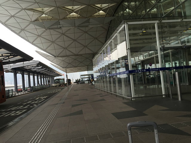 第二:如果是大陆居民,就算香港机场转机3次以