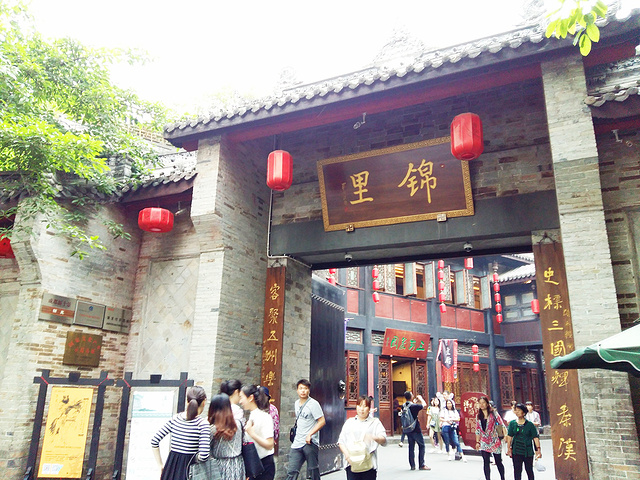 我只是象征式地走了一下而已但根据我研究的攻略莲花府邸值得去看看