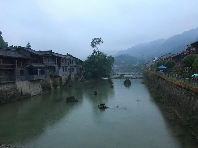 "不一样的感受，不一样的心情。安静的听。说不出的感觉。大雨就要开始不停的下。走在路上还可以看见星空_青木川古镇"的评论图片