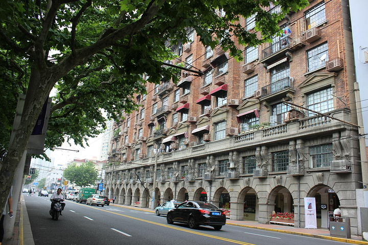 总结这栋楼是上海迄今为止最文艺的转角建筑来上海非常适合压马路的一