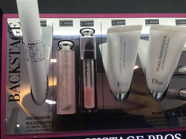 2018过安检之后就有机场工作人员发免税店优