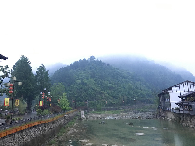 "不一样的感受，不一样的心情。安静的听。说不出的感觉。大雨就要开始不停的下。走在路上还可以看见星空_青木川古镇"的评论图片