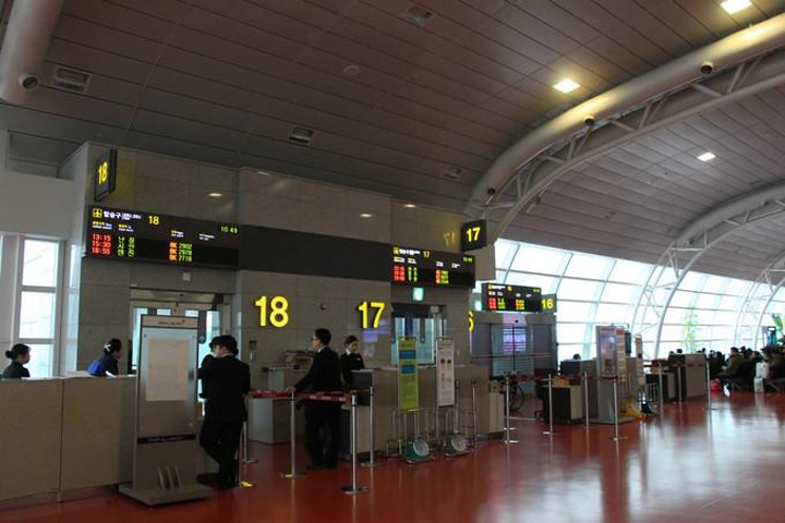 北京时间下午1点半,飞机降落在福州长乐机场