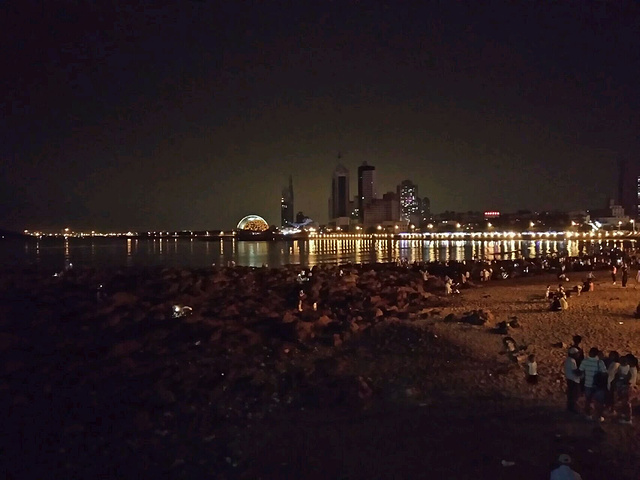 青岛的排水系统很好,德国人建的,而且像雨水什