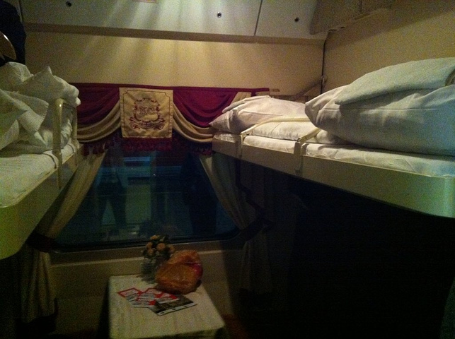 是列宁格勒站内 很普通是吧_列宁格勒火车站评