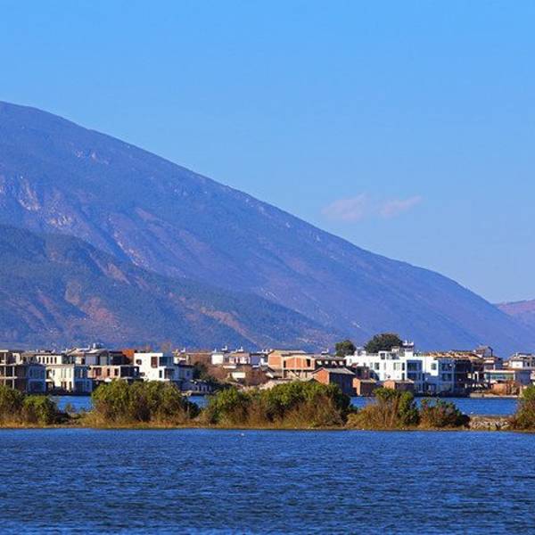 89 首页 景点详情 磻溪渡口我的电驴子.墙角那个是所谓的快充.