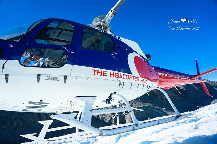 大片的冰河.第一次坐直升机的感觉还是很炫酷的!