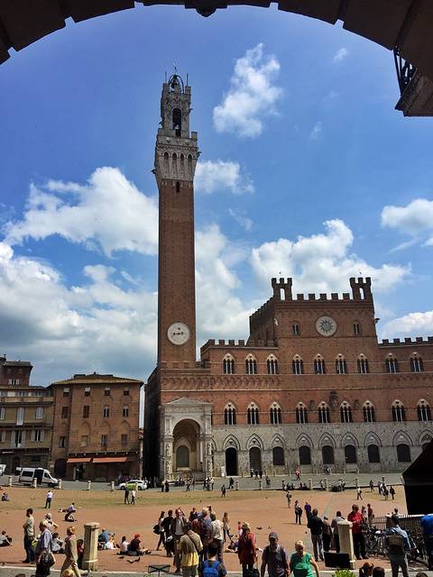 扇形广场旅游攻略