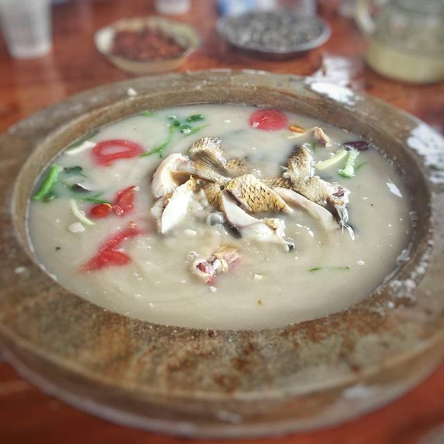 泸沽湖万心居酒店·蒸汽石锅鱼庄