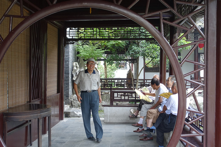 何园是个晚清有些近代化意味的园林,小小一个园子竟涵盖了中国造园