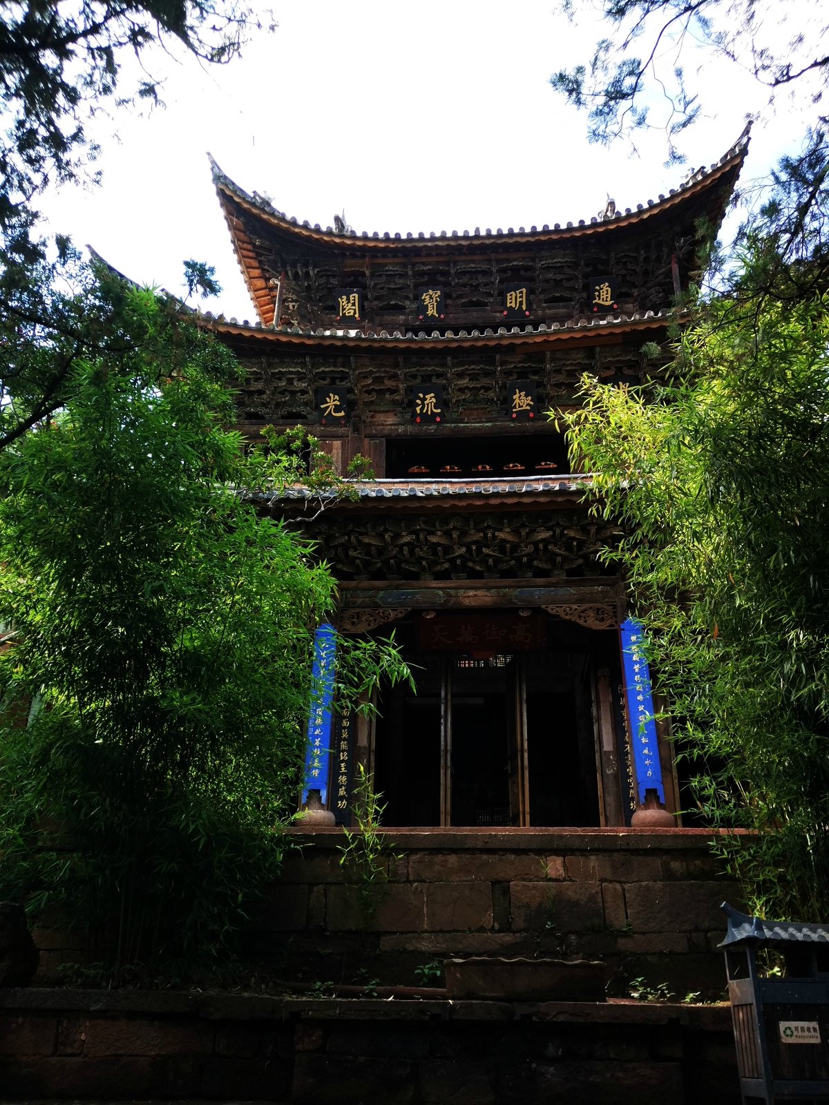 这是一个非常有历史感的地方诺邓最后决定住观景客栈是因为最外面那个