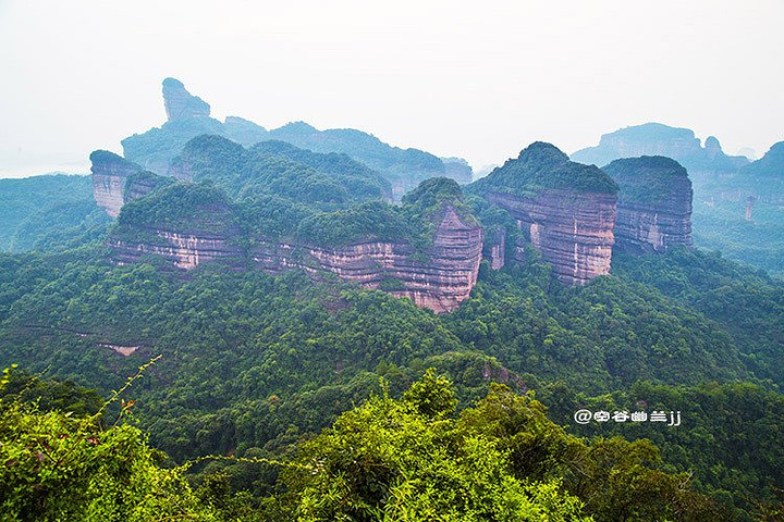 "...叠翠，连绵起伏，“无限风光在险峰”的诗情画意，得到淋漓尽致的体现，让人感受到世界名山的神奇魅力_丹霞山"的评论图片