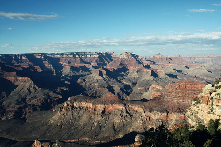 位于美国亚利桑那州西北部的凯巴布高原上,是地球上最为壮丽的景色