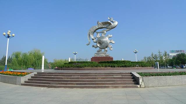 荆州城标金凤腾飞