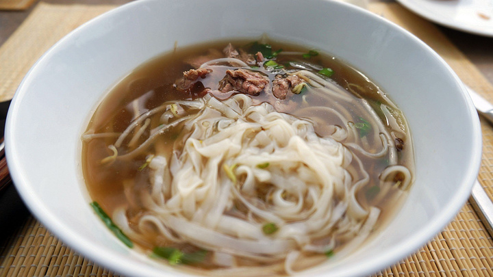 老板直接冲我们伸了大拇指说那个酒店非常棒,老板问我们怎么去是否