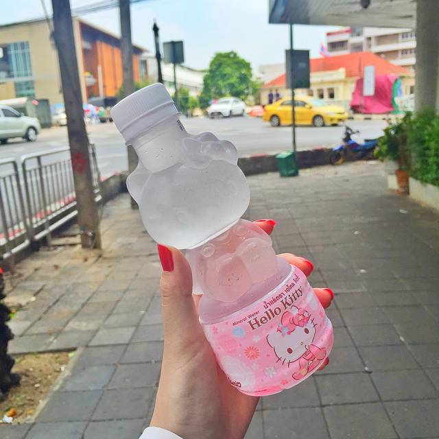 hello kitty矿泉水面前膨胀的少女心