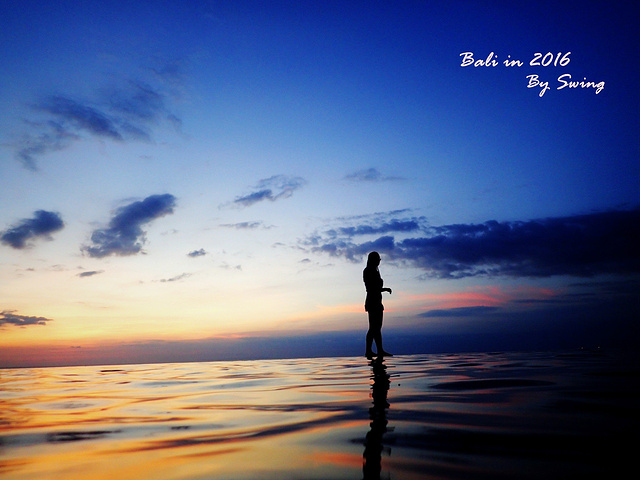 还是错过了一点时间,不过幸好还是看上了,太美了,楼下的酒吧也很多人