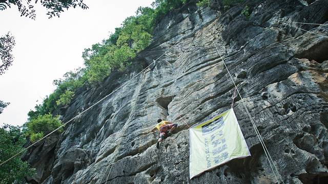 酒瓶山攀岩