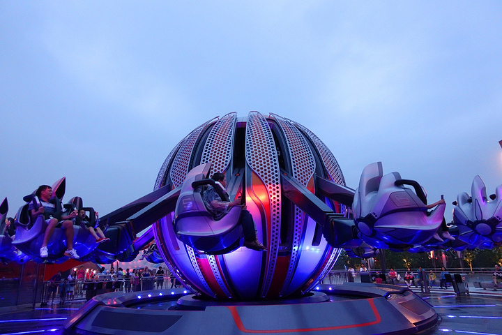 创极速光轮,夜晚很炫巴斯光年,我们得了第四名史迪奇,巴斯光年,星际