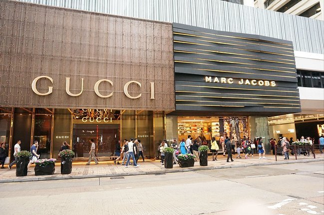 这个dfs在尖沙咀购物中心带一直营业到晚上11点我们一