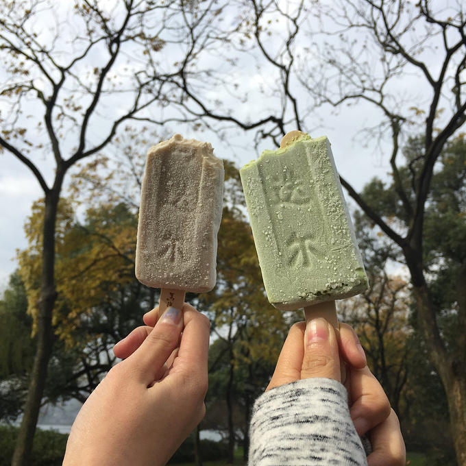 很好吃的冰棍,要10块钱比外面的要贵,最后带一些干粮去吧曲院风荷87篇