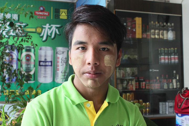"然后带我们去了《步步冷饮》这个地方是缅甸人开的一家饭店，价格适中，菜品丰富，饮品新鲜，非常值得一去_步步冷饮店(南卯街店)"的评论图片