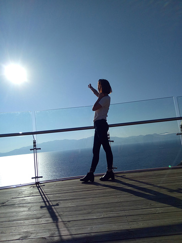 2017如果有充裕的时间可以开车沿湖游玩。推