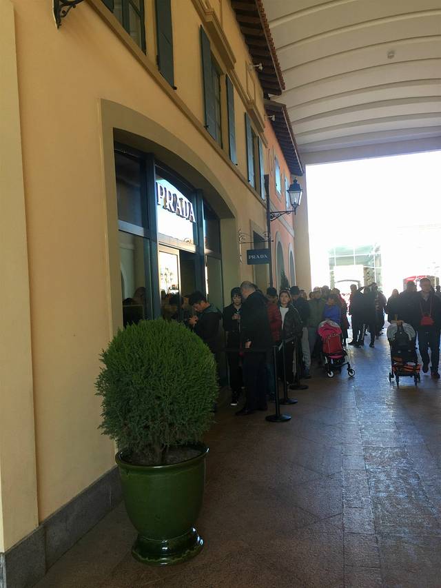 PRADA普拉达(佛罗伦萨小镇奥莱店)