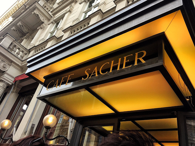 "打卡沙赫咖啡馆（Cafe Sacher），在Sacher hotel里面，人气挺旺_沙赫咖啡馆"的评论图片