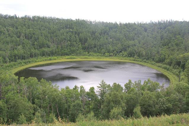 月亮天池火山地貌游览区