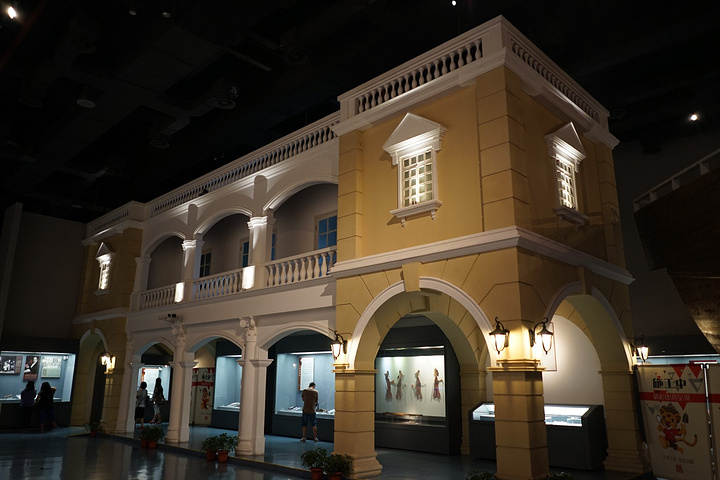 馆内有逼真且规模庞大的标本身临其境感受震撼提前10分钟会有广播提醒