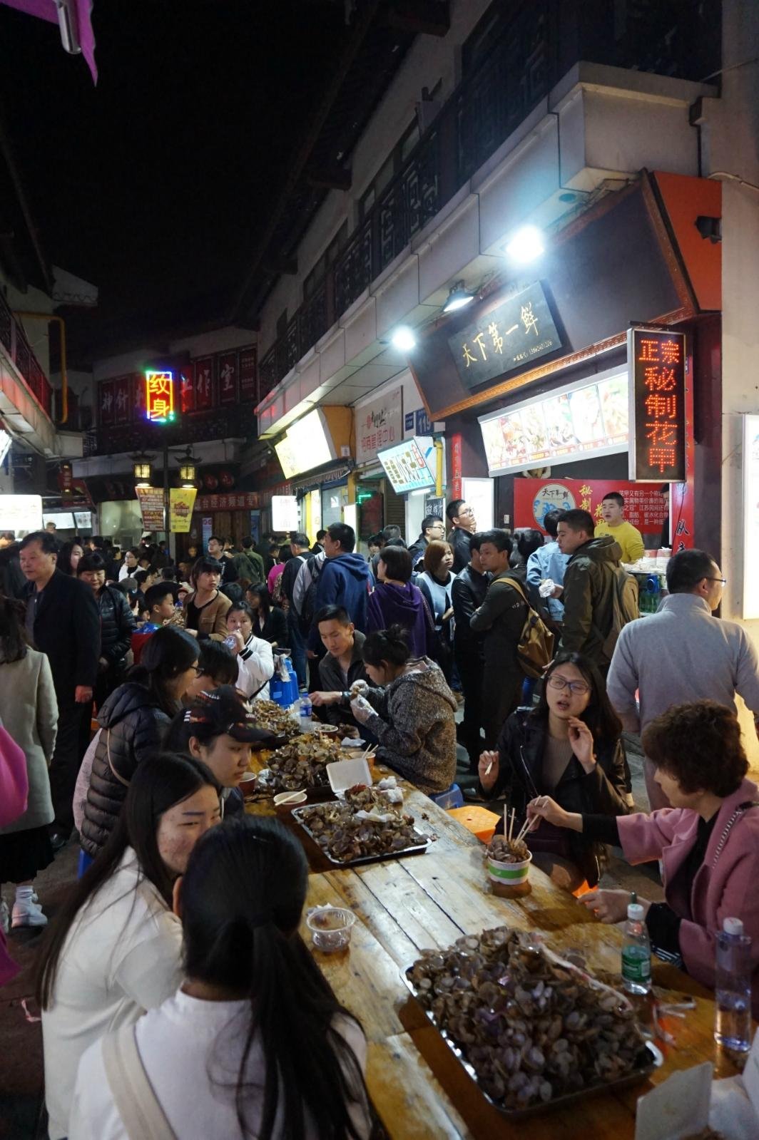 德信官方网站小龙虾价格暴降！夏日夜市美食盛宴等你来享