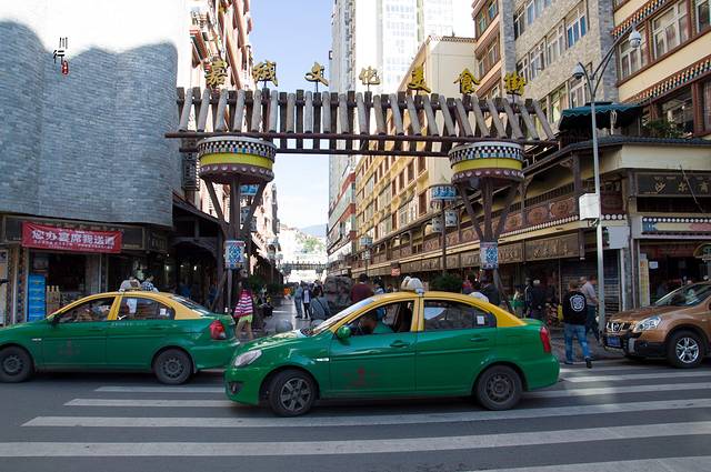 嘉绒文化美食街