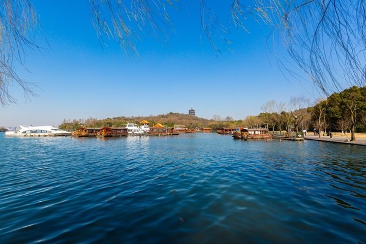 2017西湖是杭州最著名的景点,游玩西湖可以步