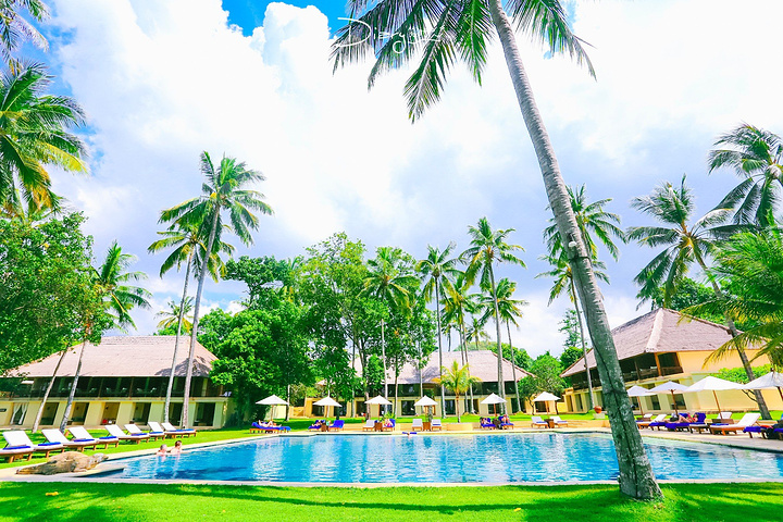 臭美这件事情,绝对是没有年龄界限的,你看这不~海边的景色好美~不得不