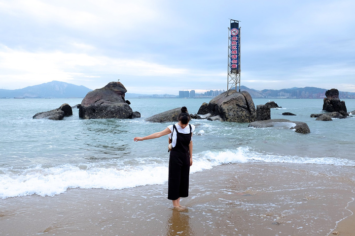 2017下午的时候恰逢涨潮,海浪哗哗的拍上来好