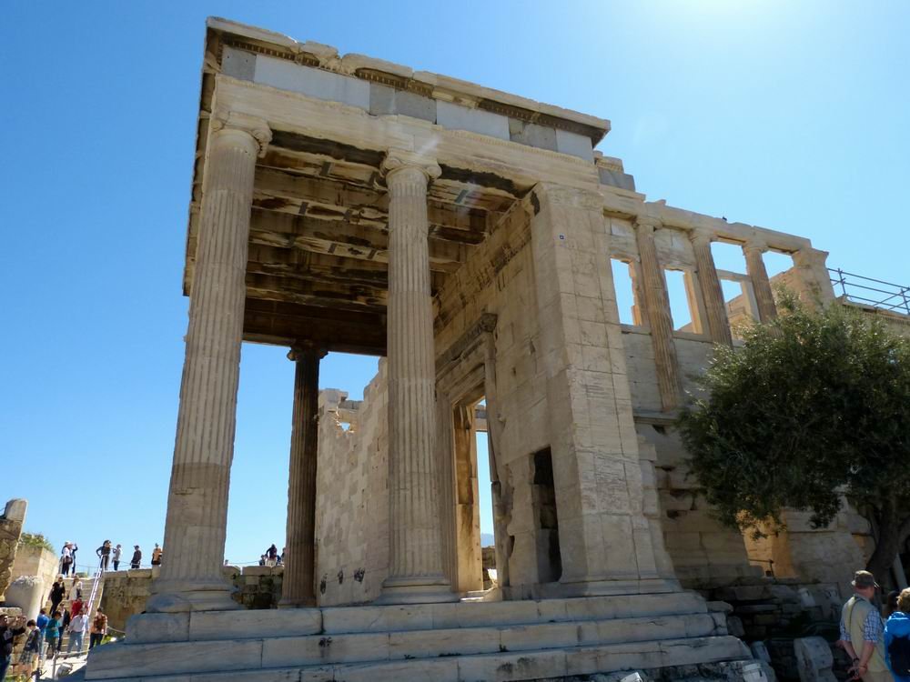 厄瑞克忒翁神庙是古希腊建筑的杰出代表,也是古雅典最为重要的神庙之