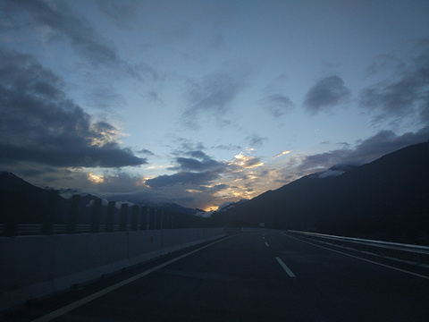 尼洋河风光带景区