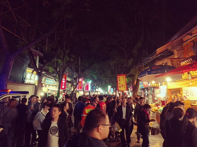 查了很多攻略才知道回民街不只是广济街一条,而是整个回民聚集区,这里