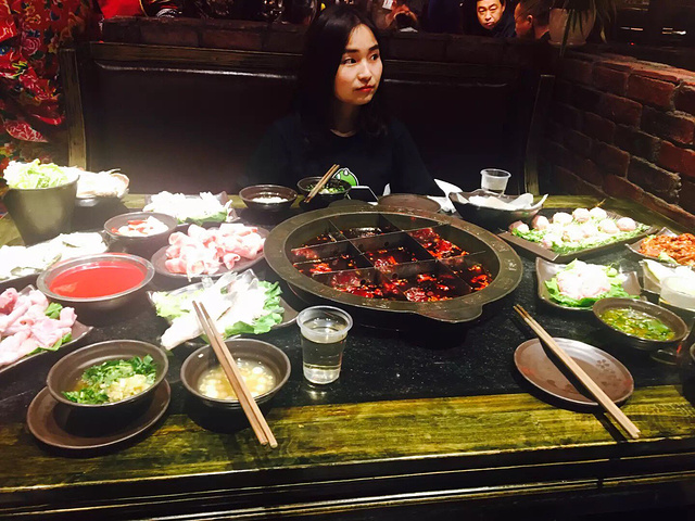 没什么游玩计划,第一天就把解放碑各个街道瞎逛了一下,当然主要是逛街