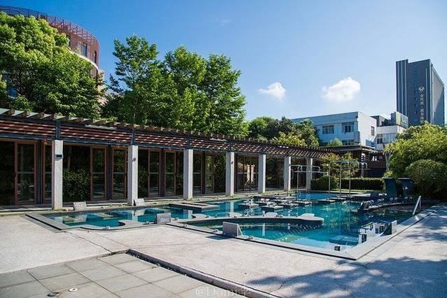 金凤凰温泉度假村